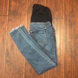🌹3/$25 Isabel Maternity distressed skinny jeans